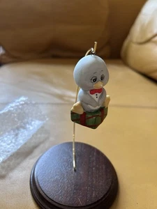 Adorno de Navidad de cerámica de regalo de pingüino Enesco vintage  - Imagen 1 de 2