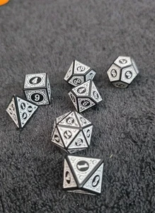 Classy Looking White Decoration On Black Dice D20 - Picture 1 of 3