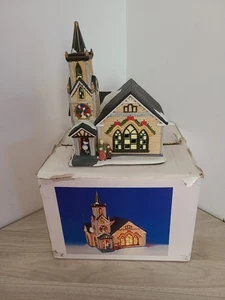 Porzellan Glasfaser Kirche Weihnachtsdorf WECHSELT FARBE MIT BOX & KABEL - Bild 1 von 12