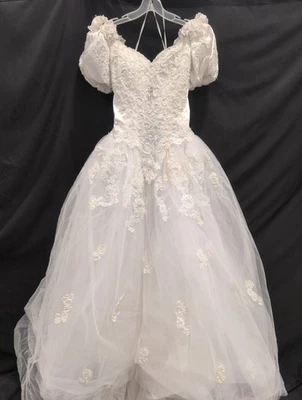 Vintage Mori Lee Elegant White Tulle Wedding Dress, Women's Size 10 - Image 1 of 4