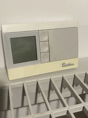 Robertshaw RS3110 Digital Programmable Thermostat - Image 1 of 4