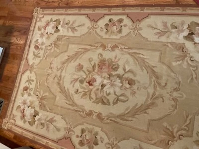 Alfombra Francesa Aubusson Floral Tejido Plano Beige, Dorado y Rosa Foto 1 de 4