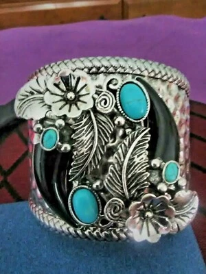 Blue Howlite Hammered Cuff Bracelet in Silvertone 7.5" - 15 ctw - Image 1 of 4