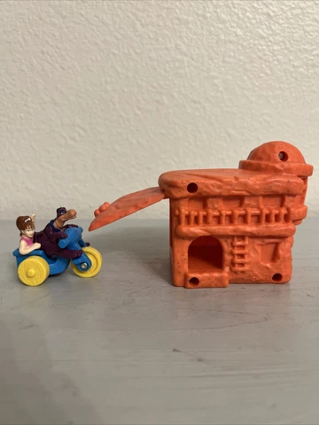 FLINTSTONES DINO & PEBBLES VNTG TOY GARAGE (PRE-OWNED) Cover