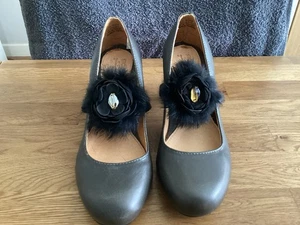 Ladies Leather Designer J Shoes With Removable Flower Detail Size 4 (37) - Picture 1 of 4