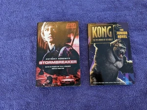 King Kong: The Junior Novel and Stormbreaker Taschenbuch - Bild 1 von 5