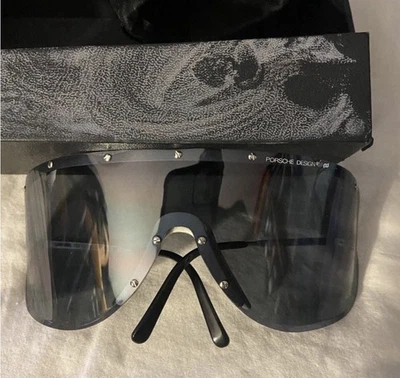 Gafas de sol envolventes con escudo de titanio de gran tamaño Porsche Design para hombre P8479 negras/doradas Foto 1 de 4