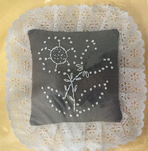 Fall Flowers, M.H. Yarns, Candlewicking Kit #SA09 NIP - Sachet Pillow with Lace - Picture 1 of 4