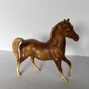 Breyer Horse Classic Freedom Arabian Mare Chestnut USA - Picture 1 of 4