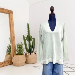 Banana Republic Women’s M Todd & Duncan 100% cashmere V-Neck Sweater Light Green - Picture 1 of 10