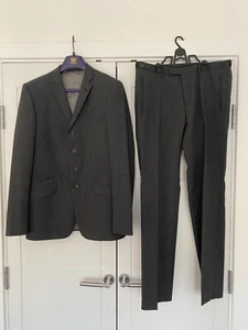 Ventuno 21 Men's 2 Piece Wool Suit, Charcoal Grey Pinstripe, 38R / 32R - Picture 1 of 9