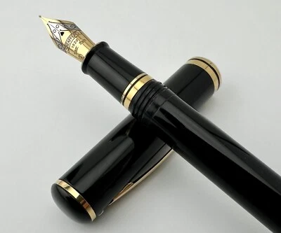 Vintage Sheaffer Grand Connaisseur 820 Black Laque Fountain Pen 18K Gold Nib - Image 1 of 4