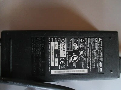 Toshiba equium l350 model number psl d2e 003003ks 17 spares or repair + charger  - Image 1 of 4