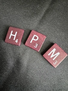 H P M - Juego de Scrabble Edición Deluxe Repuesto Azulejos Letras Rojas SOLO - Imagen 1 de 1