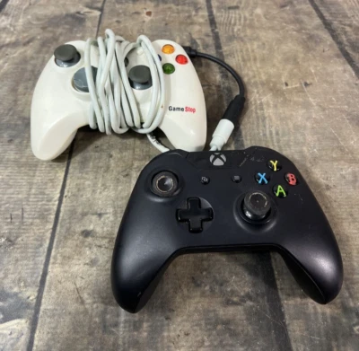 *Lote de 2* Controladores Microsoft XBOX 360 y XBOX ONE - Sin probar/Para piezas Foto 1 de 4