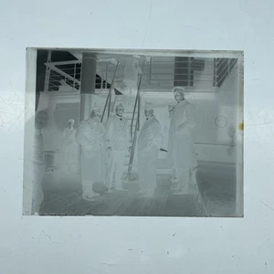 ANTIGUA placa de vidrio imperial de 1900 fotografía tripulación de barco alemán revestimiento del océano A - Imagen 1 de 3