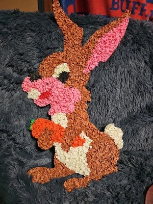 Palomitas de maíz de plástico decoración de pared de conejito de Pascua vintage conejo zanahoria primavera 21" Foto 1 de 4