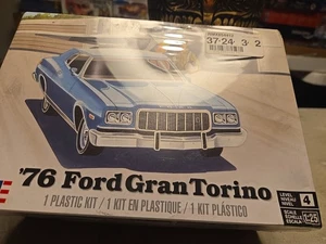 Revell 1976 Ford Gran Torino Modellbausatz Revell 85-4412 - Factory Sealed  - Bild 1 von 2