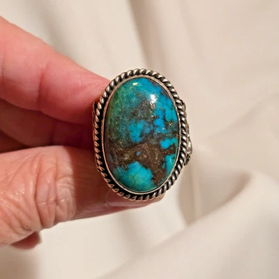 VINTAGE LARGE BOLD HANDMADE & DETAILED SMOKY BISBEE TURQUOISE RING; MUST SEE - Image 1 of 4