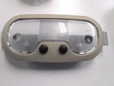 GMC Yukon Denali Tahoe Suburban 2000-2006 techo trasero luz de lectura bronceado OEM Foto 1 de 2