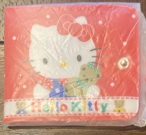 Billetera de plástico vintage Sanrio 1993 Hello Kitty and Peluche Bear roja plegable NUEVA - Imagen 1 de 10