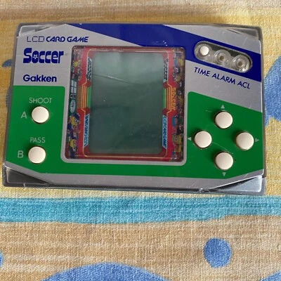 Электронная портативная ЖК-карточная игра и часы Gakken футбол - Изображение 1 из 4
