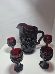Jarra de vidrio rojo rubí Avon Cape Cod de colección con 4 vasos cordiales ~ sin astillas, hermosa - Imagen 1 de 17
