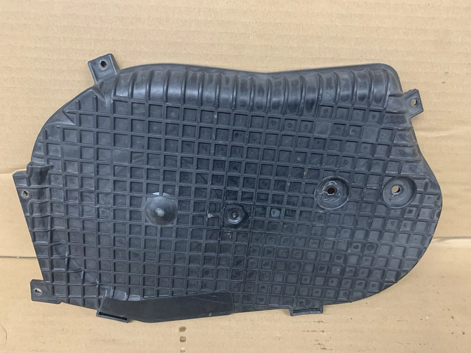 1989 300 SE Mercedes-Benz S W126 heater blower cover part 9413314017 Foto 1 de 4