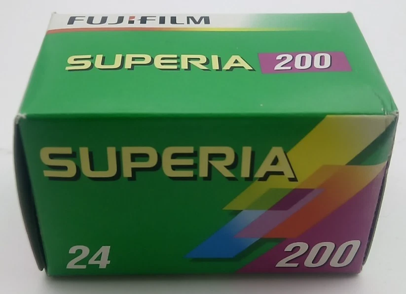 Película Fujicolor Superia CA 200 24 colores negativo 35 mm CADUCADA 07/2009 COMO EN LA IMAGEN Foto 1 de 1