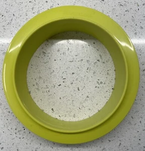 Vintage Tupperware 4 1/2" Hamburger Ring #1925-1 , Lime Green. (k) - Picture 1 of 2