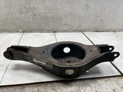 Nissan Pathfinder Platinum 2015 3,5 L AWD trasero derecho control de soporte de resorte inferior Foto 1 de 4