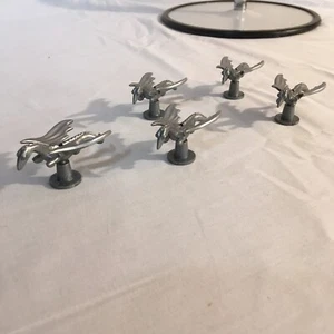 PIEZAS DE REPUESTO DE JUEGO DE MESA TSR DRAGONLANCE 5 bases de plata dragones 1988 - Imagen 1 de 4