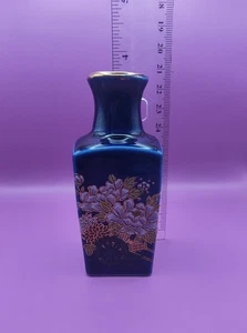 Blue Porcelain Japanese mini vase flower design 4" - Picture 1 of 6