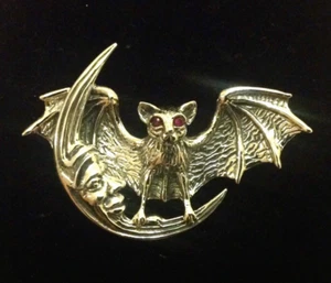 Sterling Silver Gothic Moon Face Flying Vampire Bat animal Pin Brooch Pendant - Picture 1 of 12