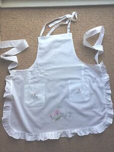 White Cotton Embroidered Apron / Maid Fancy Dress / Vintage