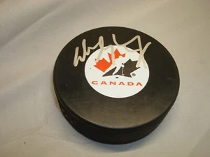 Wayne Gretzky Signed Team Canada Hockey Puck Autographed Beckett BAS LOA 1A - Picture 1 of 8