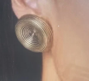 HDN Marla Wynne Gold Tone Brushed Earrings Starry Night Clip On statement New - Picture 1 of 4