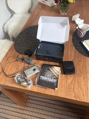 TRAVELER DIGITAL - KAMERA 10 MEGAPIXEL 3-FACH OPTISCHER ZOOM 3.0 LCD FARBMONITOR - Bild 1 von 4