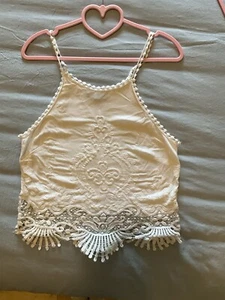 kendal and kylie White Razer Back Cropped Lace Top - Bild 1 von 5