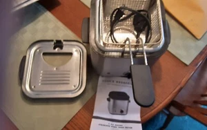 Cook's Essentials 1.25 Quart Deep Fryer w Frying Basket 99302 & instruction Book - Picture 1 of 12