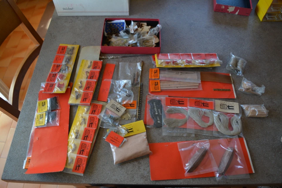 Lotto materiale modellismo navale statico vintage Amati - Torino - Immagine 1 di 4