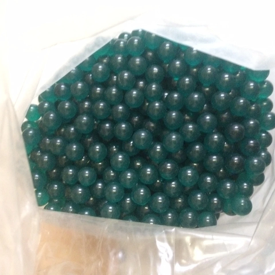 Emerald/Green Acrylic Spheres Plastic Balls 1/2" Diameter - 10 Pieces Per Bag - Image 1 of 1
