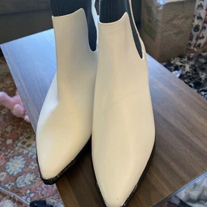 Worthington Boots White Memory Foam Size 6 M NWOT - Picture 1 of 6