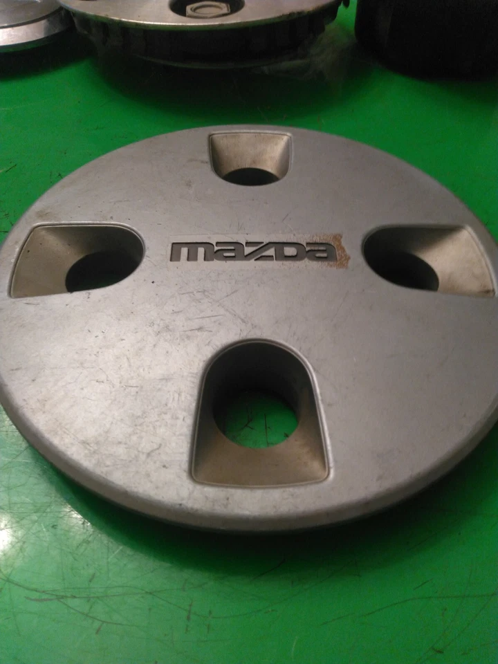 1986 - 1989 年马自达 323 轮中心轮毂盖工厂原始设备制造商 6778 银轮辋盖 — 第 1/1 张图片