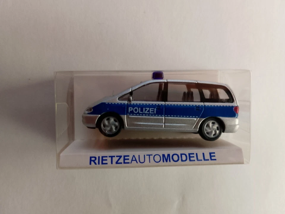Modellauto Rietze 50779 VW Sharan Polizei - Bild 1 von 1