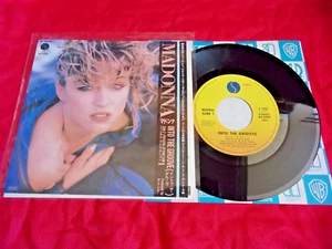 MADONNA - INTO THE GROOVE / 7" VINYL SINGLE JAPAN RECORD P-1988 VINTAGE 1985 - Imagen 1 de 10
