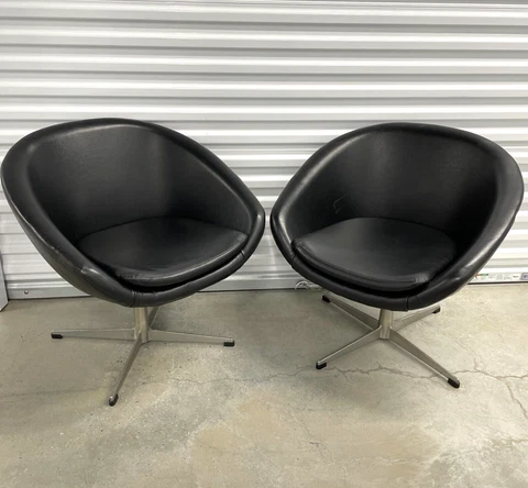 Vintage 60's OVERMAN SWEDEN MId-Century Swivel Black Egg Pod Chairs - Set of 2 Cover