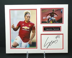 Expositor de fotos montado en damas del Manchester United firmado por Lauren James + certificado de autenticidad del distribuidor - Imagen 1 de 1