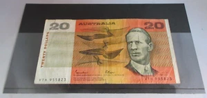 1985 billete de veinte dólares australianos johnstone fraser vth 955823 en soporte - Imagen 1 de 3
