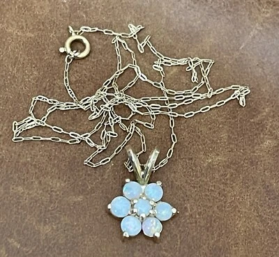 "Elegante collar colgante con racimo de flores de ópalo de fuego de oro de 14 quilates piedra de nacimiento de 18"" en octubre" Foto 1 de 4